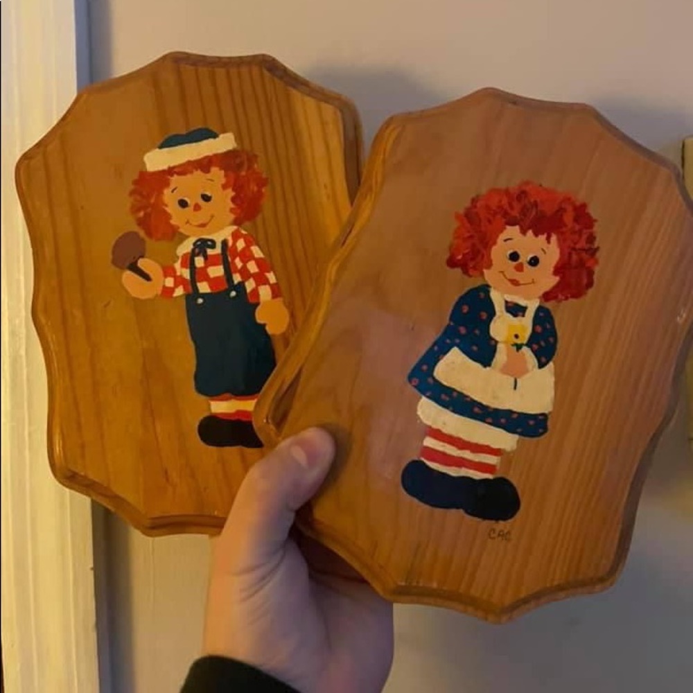 Air of wall hangings